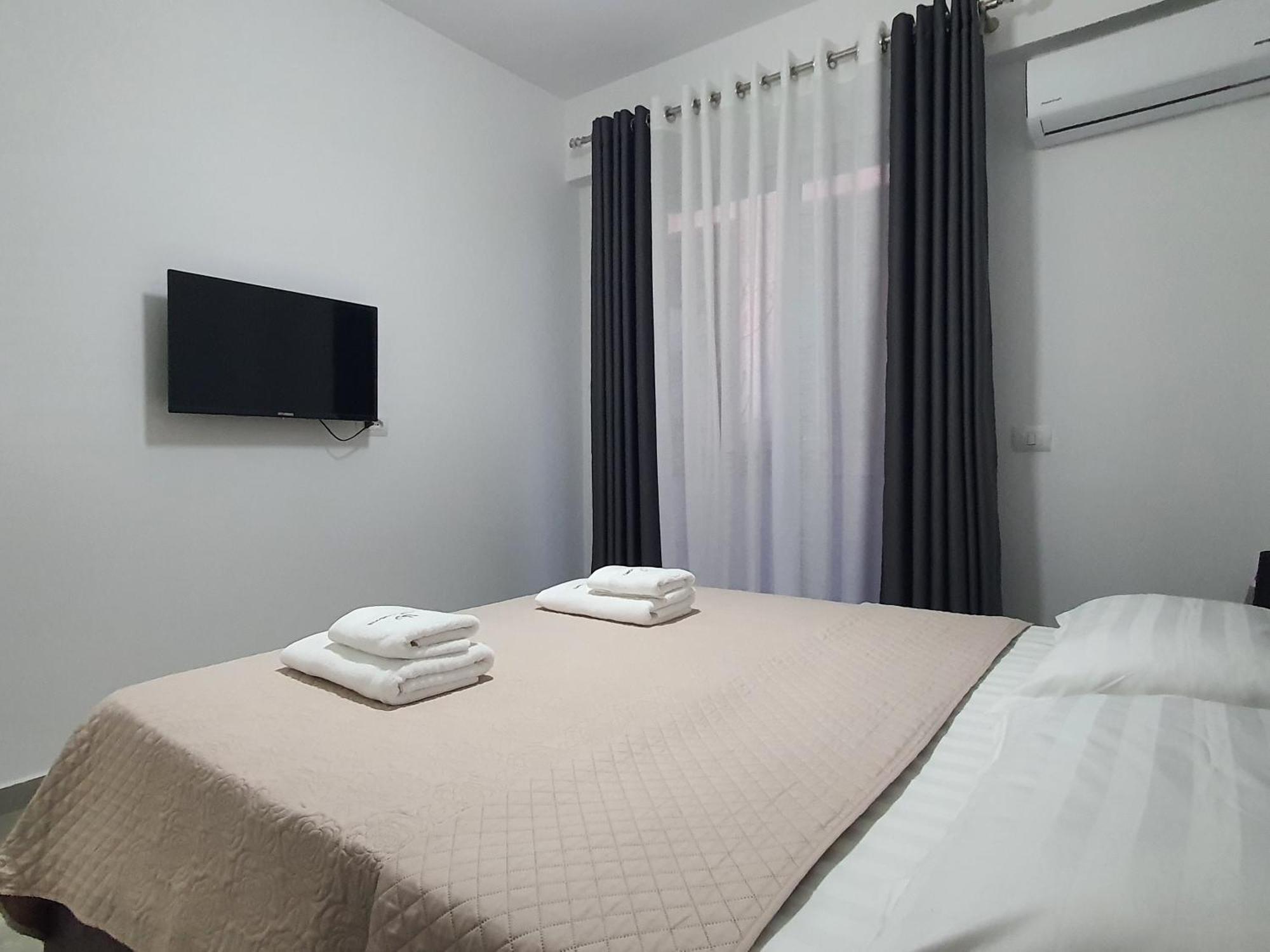 Flore Rooms ซารานเดอ ห้อง รูปภาพ