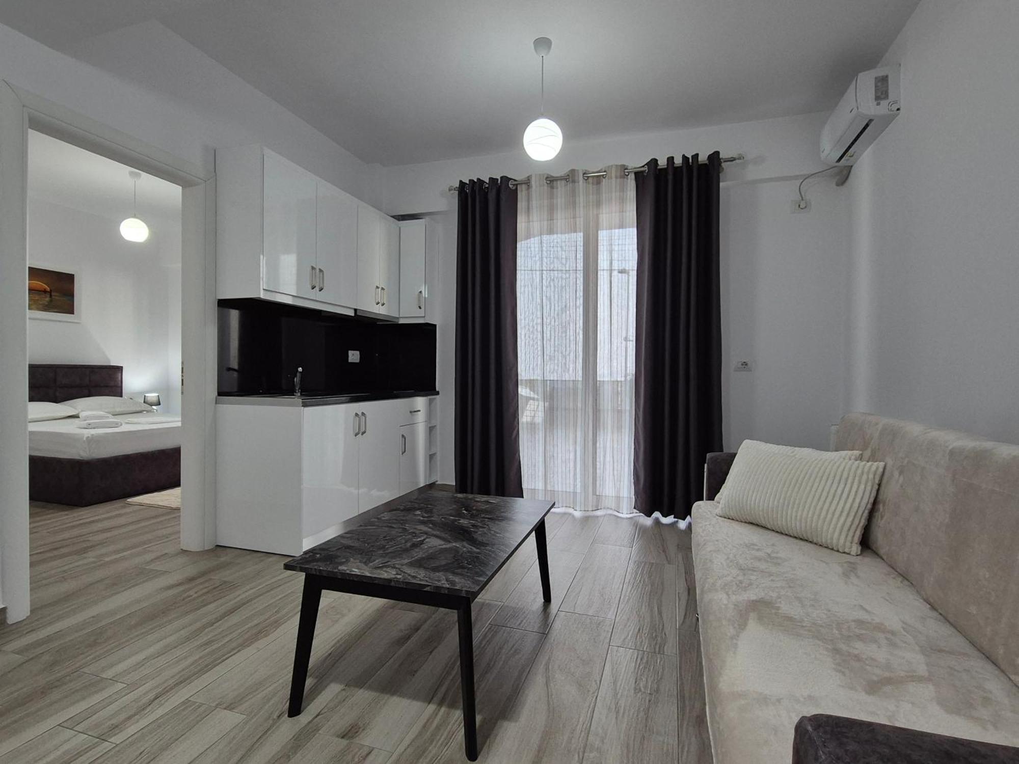 Flore Rooms ซารานเดอ ภายนอก รูปภาพ